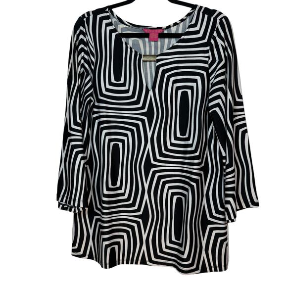 Sunny Leigh Tops - Sunny Leigh Black and White Geometric print 3/4 wide sleeve blouse Large
